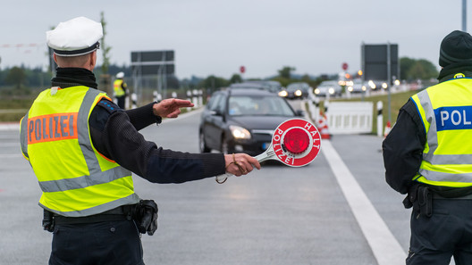 Polizeikontrolle auf einer Autobahn